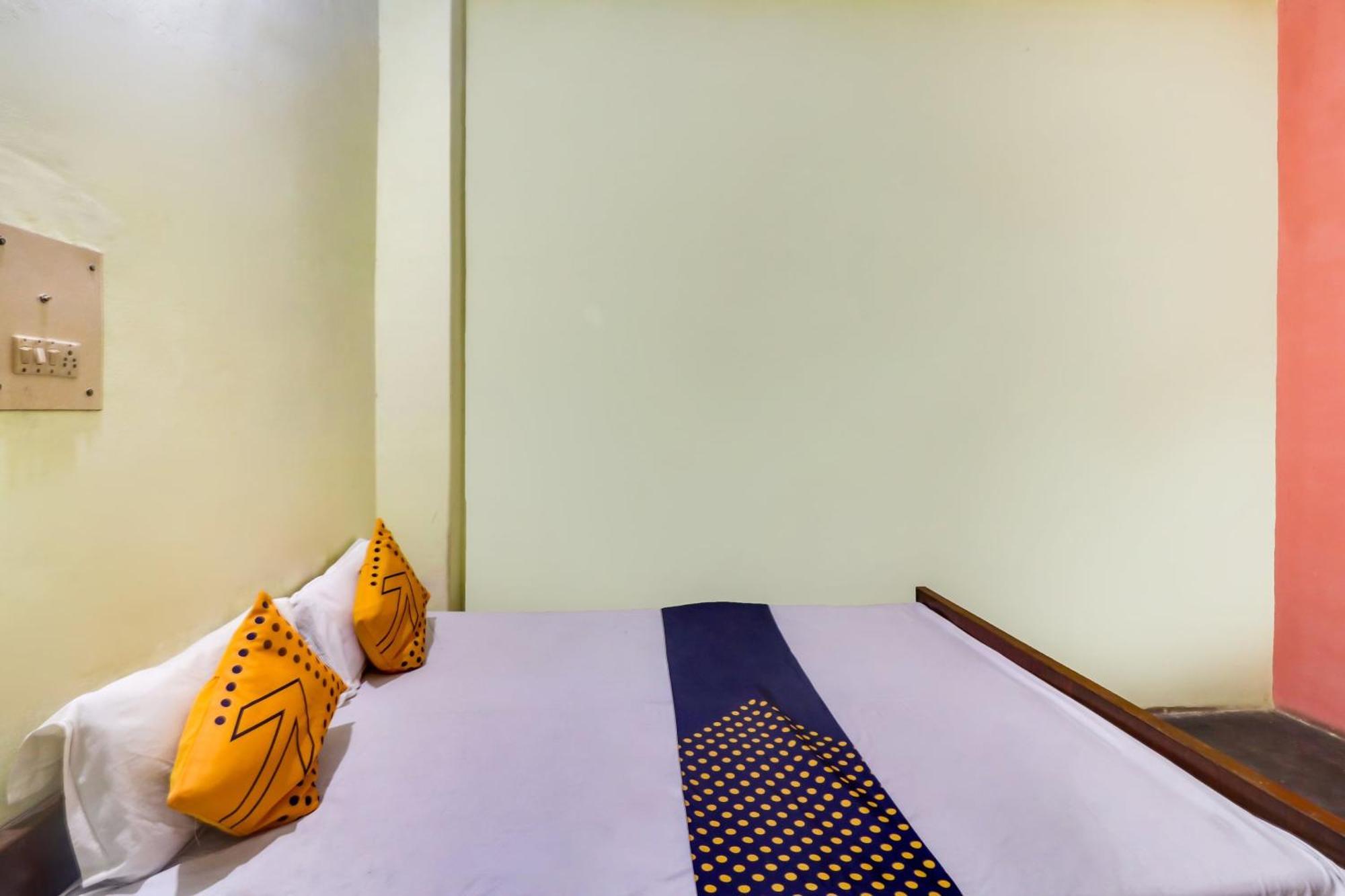 Spot On Mishra Guest House 바라나시 외부 사진